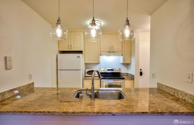 kitchen with white fridge, stainless steel range with electric cooktop, sink, and hanging light fixtures