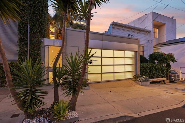 view of front facade featuring a garage