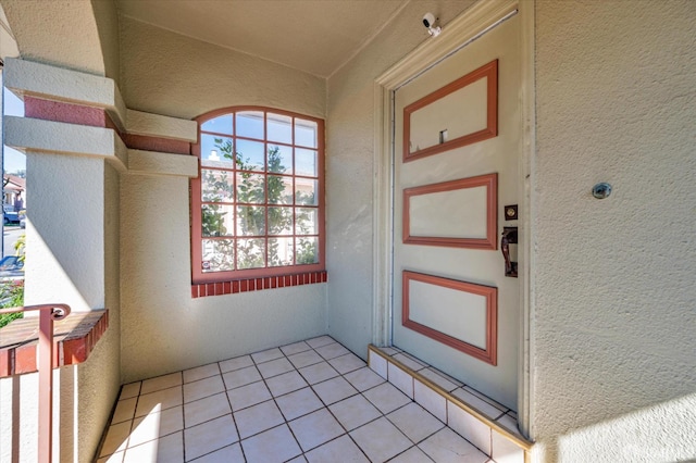 property entrance featuring a balcony