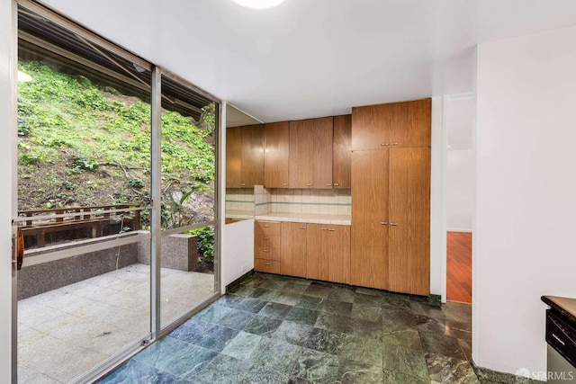 kitchen featuring decorative backsplash