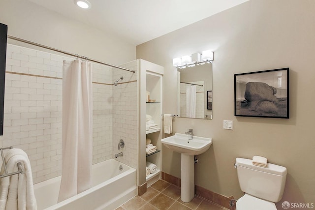 bathroom with shower / tub combo with curtain, tile patterned floors, toilet, and baseboards