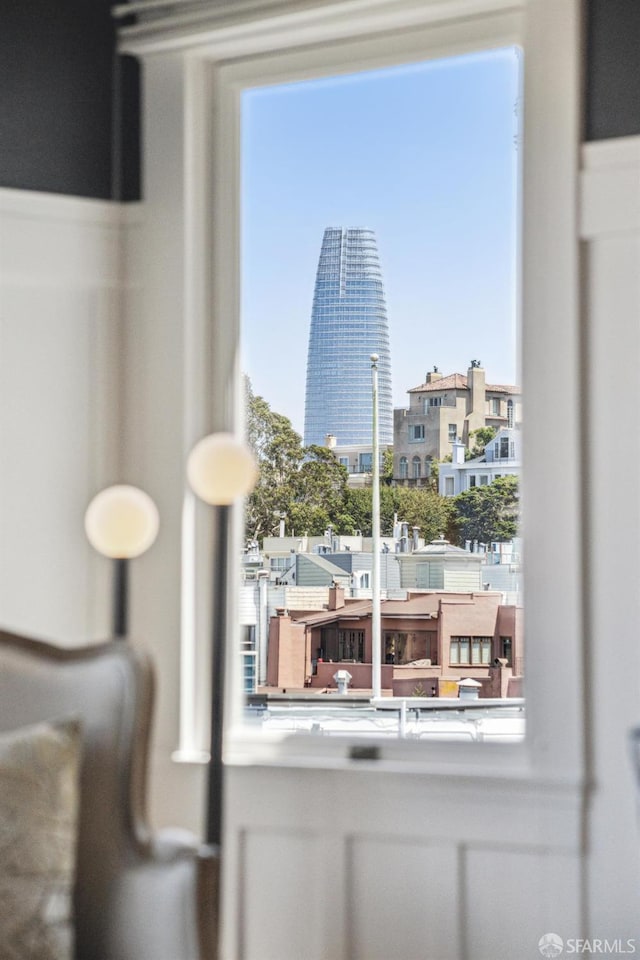 1123 Greenwich St, San Francisco, CA 94109 - entryway featuring a view of city