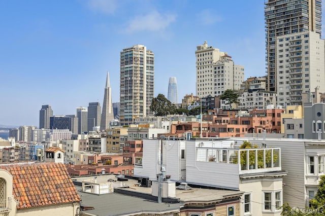 1123 Greenwich St, San Francisco, CA 94109 - skyline view