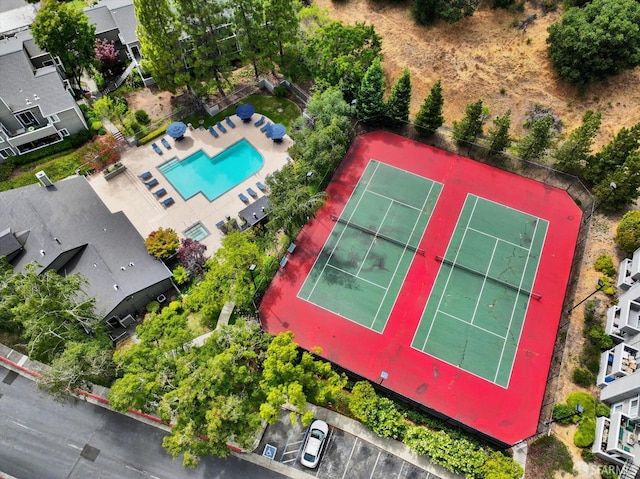 605 Canyon Oaks Dr Unit B, Oakland, CA 94605 - bird's eye view of a pool area