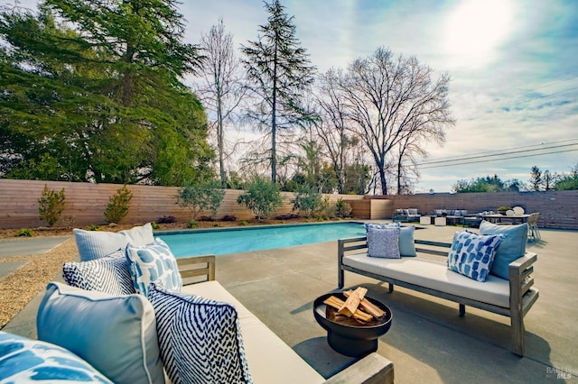 view of swimming pool featuring an outdoor hangout area and a patio area