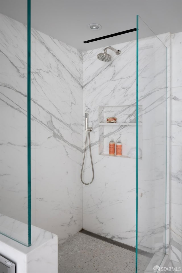 bathroom featuring a tile shower