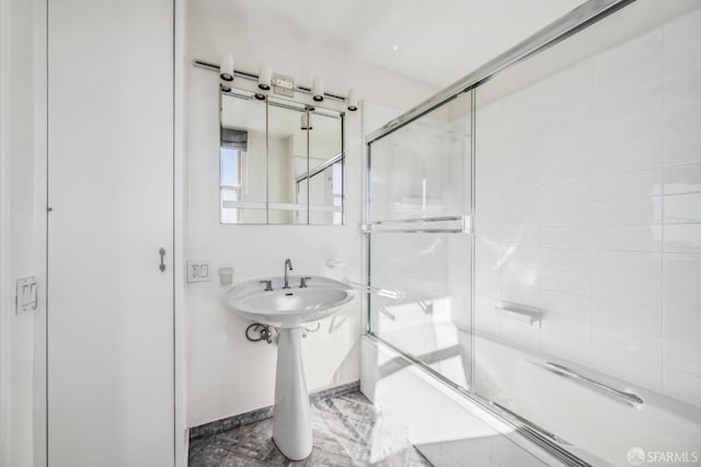 bathroom with enclosed tub / shower combo