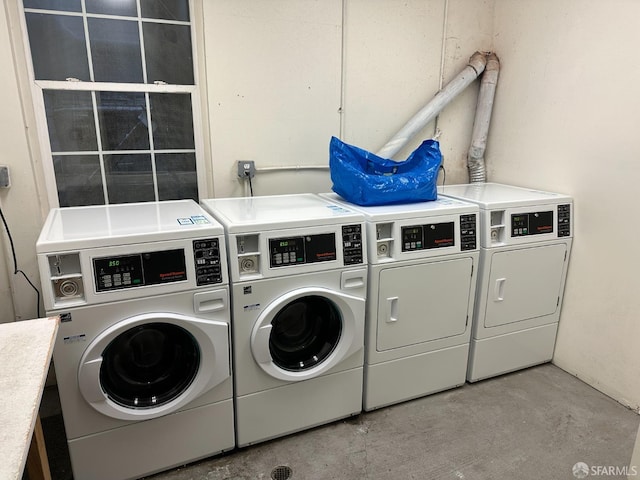 laundry room with washing machine and dryer