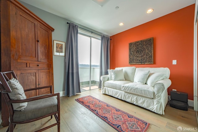 living room with light wood finished floors, baseboards, and recessed lighting