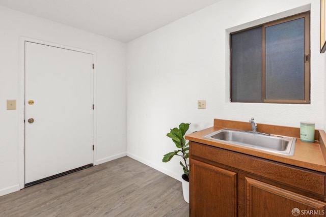 entrance foyer with sink and light hardwood / wood-style floors