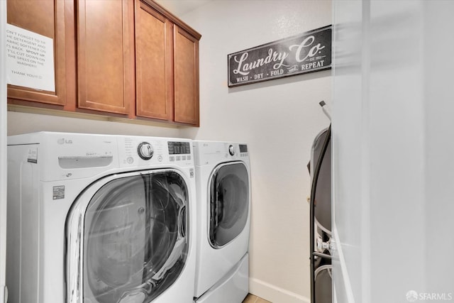 laundry room with cabinets and independent washer and dryer