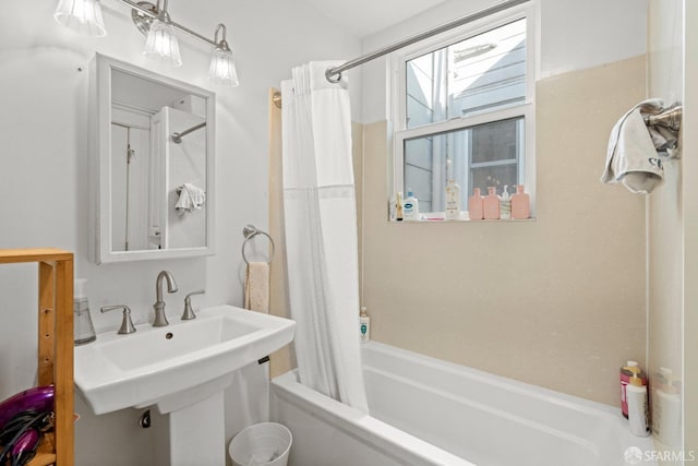 bathroom featuring sink and shower / tub combo