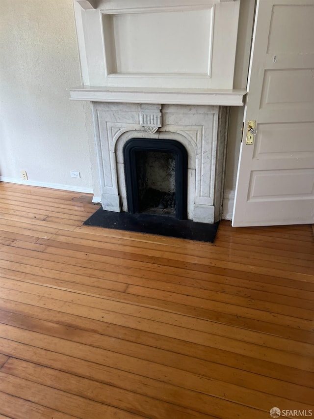 details with hardwood / wood-style flooring