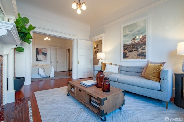 living room with dark wood-type flooring and a notable chandelier