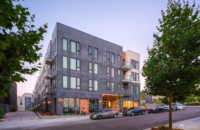 52 Kirkwood Ave Unit 321, San Francisco, CA 94124 - view of property at dusk