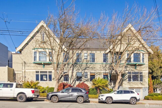 view of front of property featuring a garage