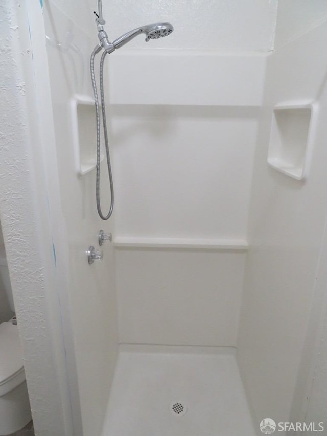 5020 Clarke St, Oakland, CA 94609 - bathroom featuring a stall shower and toilet