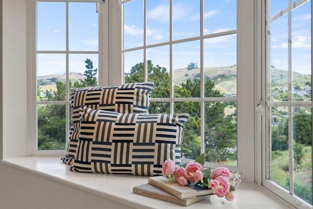 interior details featuring a mountain view