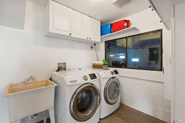 laundry room featuring visible vents, a sink, cabinet space, and independent washer and dryer