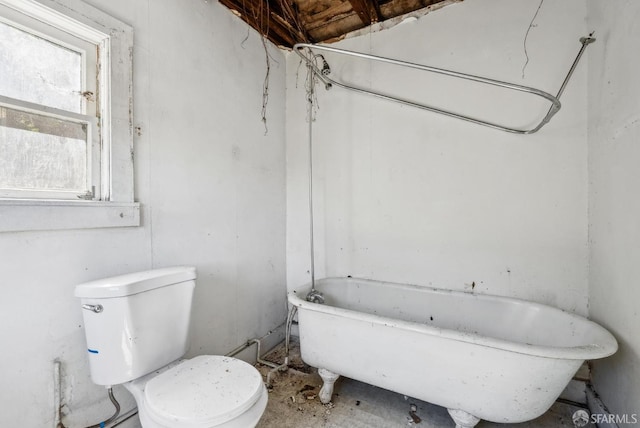 2714 Diamond St, San Francisco, CA 94131 - bathroom with toilet and a soaking tub