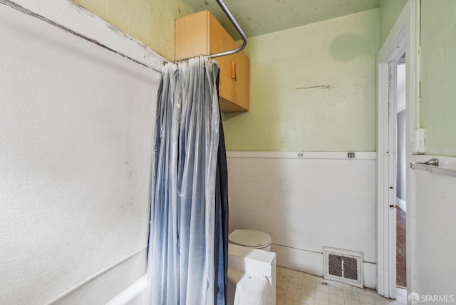 2714 Diamond St, San Francisco, CA 94131 - full bath with tile patterned floors and shower / bath combo