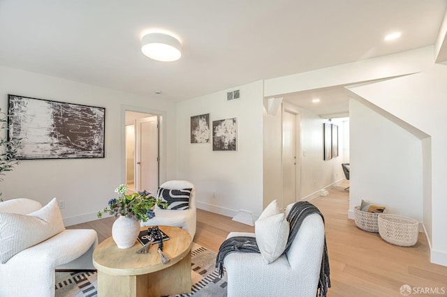 115 Gladeview Way, San Francisco, CA 94131 - living area featuring light wood-style flooring, baseboards, and recessed lighting