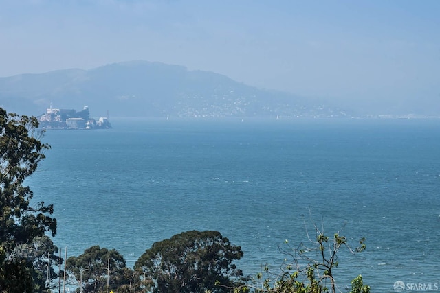 water view with a mountain view
