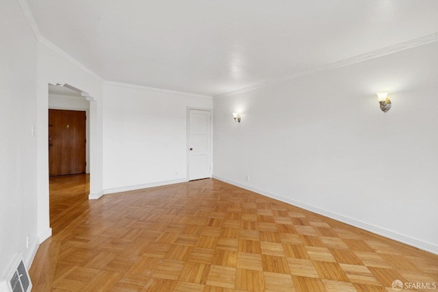 unfurnished room with crown molding, arched walkways, visible vents, and baseboards