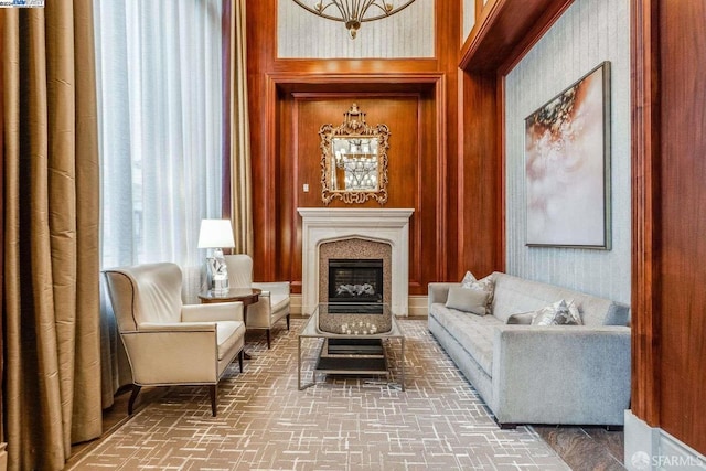 living area featuring an inviting chandelier