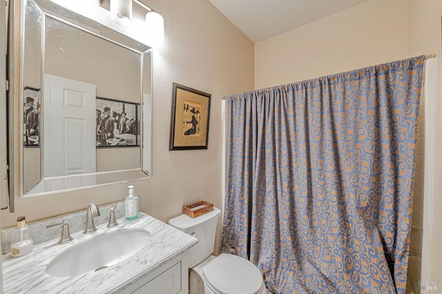 2035 Kirkwood Ct, Fairfield, CA 94534 - bathroom with toilet, vanity, a textured wall, and a shower with shower curtain