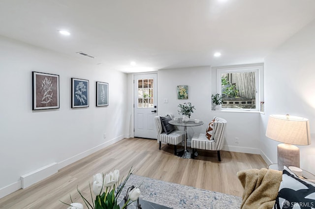 dining room featuring recessed lighting, light wood finished floors, and baseboards