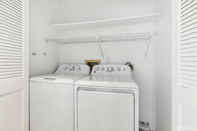 laundry room with washing machine and dryer