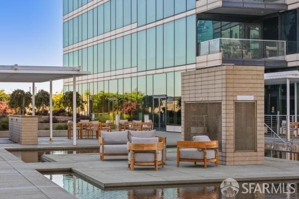 425 1st St Unit 3401, San Francisco, CA 94107 - common area featuring a high ceiling