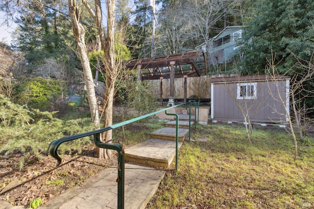 view of yard featuring a storage shed