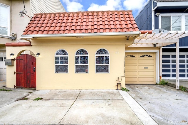 view of front facade with a garage