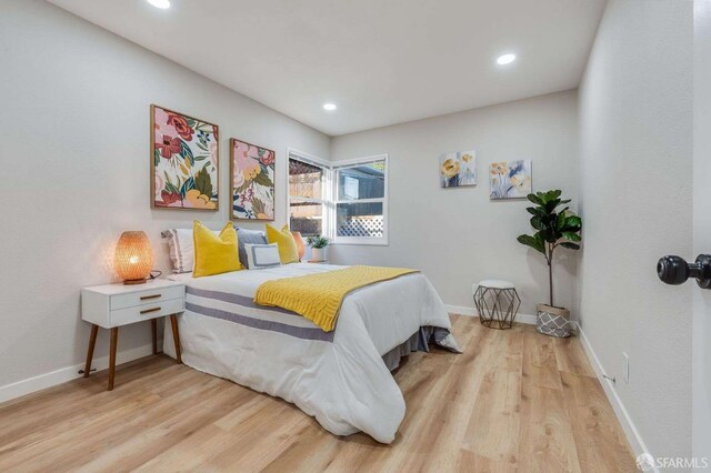 bedroom featuring recessed lighting, baseboards, and light wood-style flooring