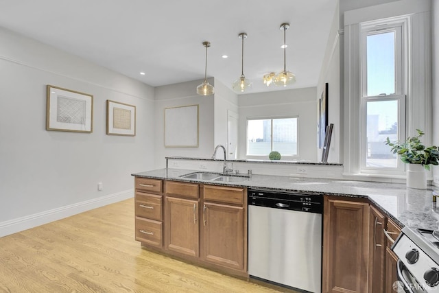 kitchen featuring appliances with stainless steel finishes, light hardwood / wood-style floors, sink, and plenty of natural light