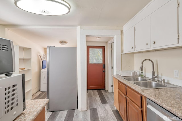3233 Ellis St, Berkeley, CA 94703 - kitchen featuring appliances with stainless steel finishes, a sink, light wood-type flooring, and light countertops