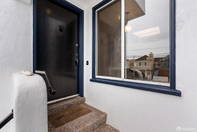 property entrance featuring stucco siding