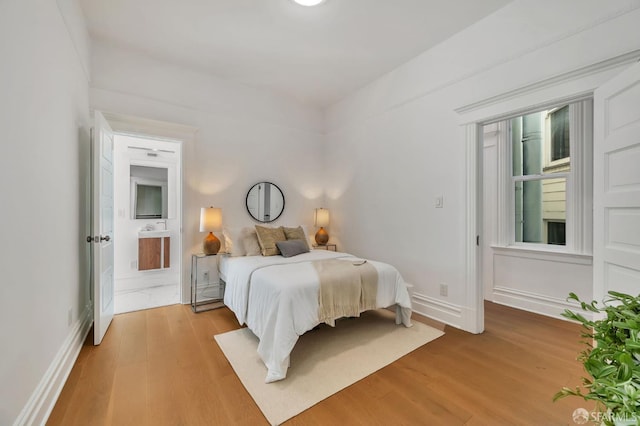 289 Church St, San Francisco, CA 94114 - bedroom with light wood-type flooring and baseboards