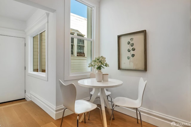 289 Church St, San Francisco, CA 94114 - dining space with wood finished floors