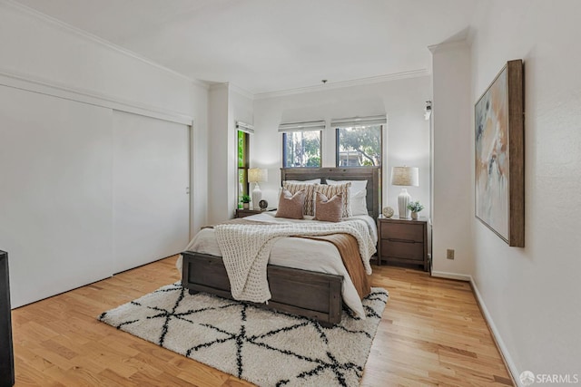 605 Carolina St, San Francisco, CA 94107 - bedroom featuring crown molding, wood finished floors, and a closet