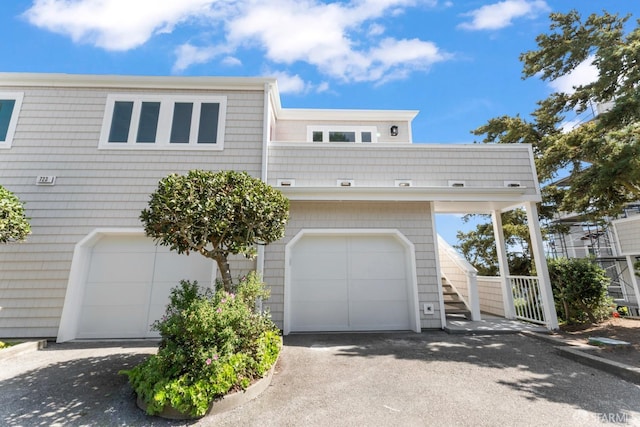 view of front facade featuring a garage