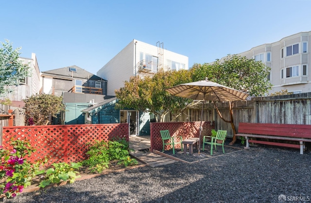 view of yard featuring fence