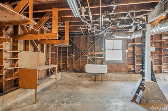141 Cambridge St, San Francisco, CA 94134 - below grade area with a sink