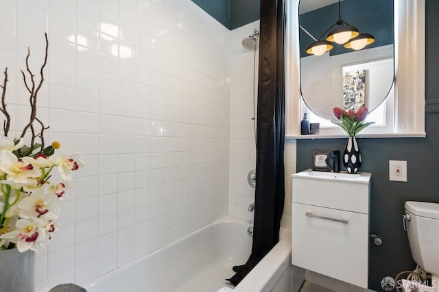 30 Lloyd St, San Francisco, CA 94117 - bathroom featuring shower / tub combo with curtain, a sink, and toilet