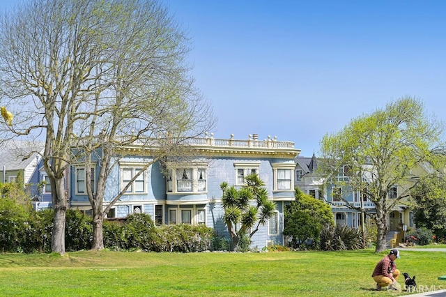 30 Lloyd St, San Francisco, CA 94117 - view of front of house with a front lawn
