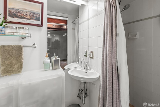 701 Pennsylvania Ave Unit 107, San Francisco, CA 94107 - bathroom featuring tile walls and a tile shower