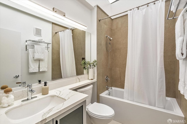 full bathroom featuring shower / tub combo with curtain, vanity, and toilet