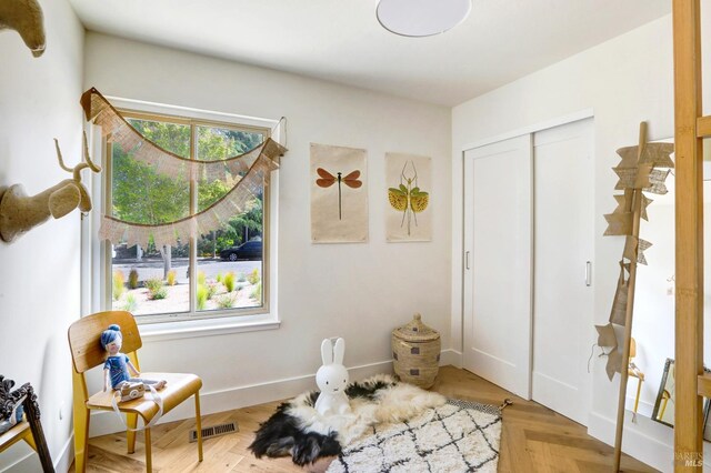 sitting room featuring visible vents and baseboards